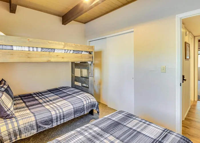 Pinetop Golf & W/ Spacious Patio Holiday home *