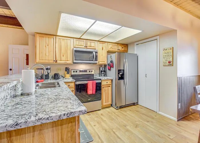 Pinetop Golf & W/ Spacious Patio Holiday home *