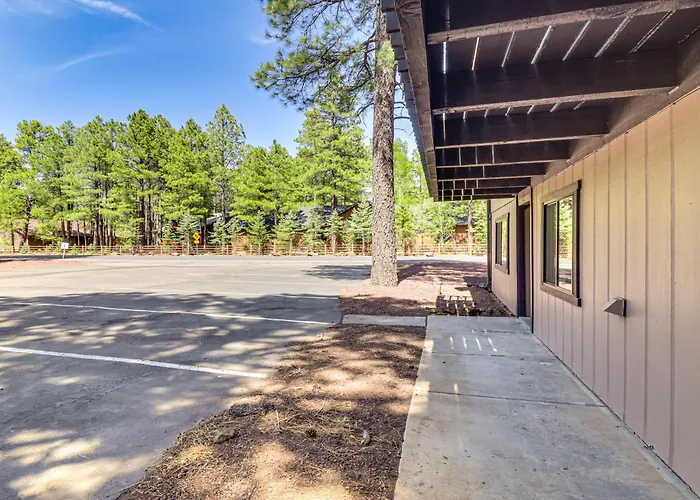 Holiday home Pinetop Golf & W/ Spacious Patio *
