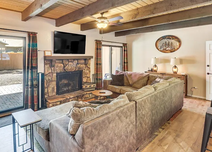 Holiday home Pinetop Golf & W/ Spacious Patio